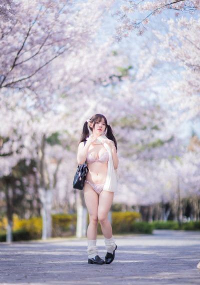 欧美孕妇大肚子怎么穿_4K免费观看