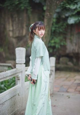国产美女白嫩极品_HD电影在线观看