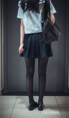 欧美风衣模特搭配女_免费观看